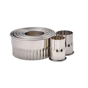 0029874-winco-11-piece-fluted-round-cookie-cutter-set-stainless-steel-600